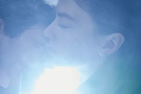 Lavinia Nowak vor strahlend hellem Licht