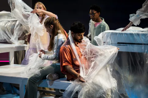 TRAUER//FALL – Schauspieler Abas