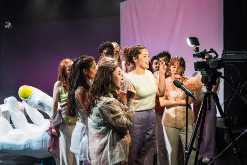 TRAUER//FALL – Schauspielerin Lotta