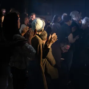 Das Publikum applaudiert, standing ovations