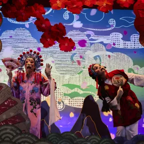 Das Bühnenbild der Chinesischen Oper von DU MUSST DICH ENTSCHEIDEN