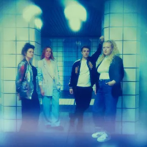 Ein Teamfoto von Theater Stadt Schule in einer U-Bahn