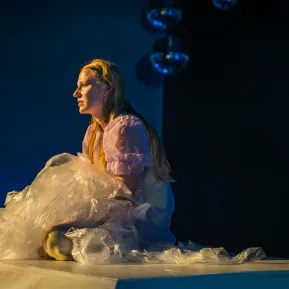 TRAUER//FALL – Schauspielerin Lilian