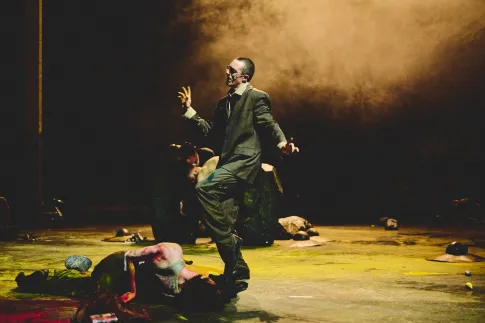 CHORONIQUES - Peeping Tom