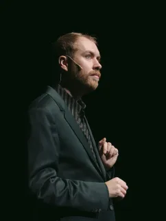 KRIEG UND FRIEDEN – Calle Fuhr