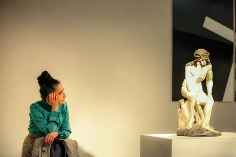 REQUIEM FÜR EINE MARODE BRÜCKE – Hasti Molavian