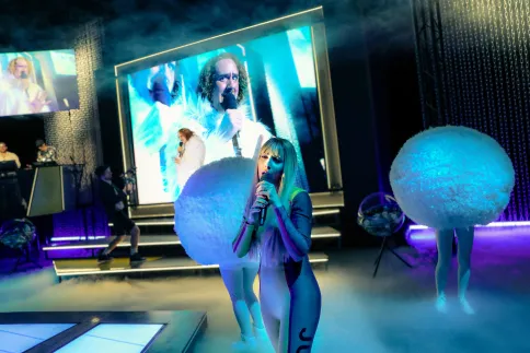 DU MUSST DICH ENTSCHEIDEN – Hasti Molavian und Elias Eilinghoff