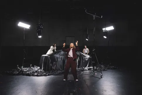 DAS LEIDEN ANDERER BETRACHTEN – Louisa Beck, Evi Kehrstephan, Benjamin Höppner