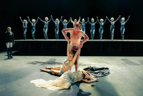 DIE ORESTIE – Julia Schubert, Erinnyen, Steffen Siegmund, Anja Laïs, Sarah Sandeh