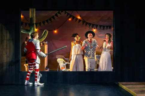 Qué Pasa En La Mancha - Bastian Reiber, Paula Carbonell Spörk, Sebastian Grünewald, Julia Riedler
